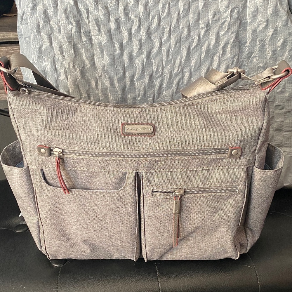 Baggallini Heather Gray Crossbody Organizer with Coral Trim